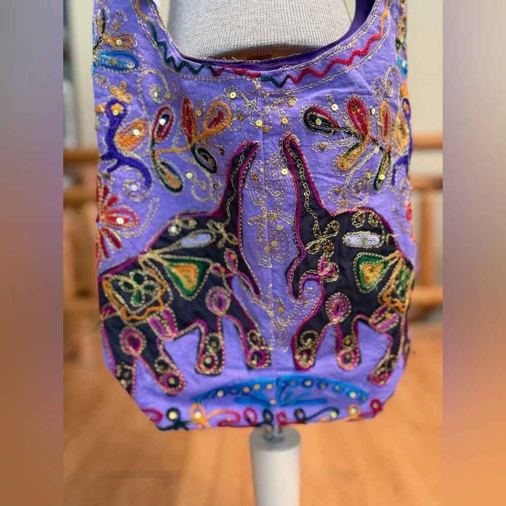 ✨ Earthbound Trading Company Embroidered Hobo Shoulder Bag ✨ - Picture 3 of 13